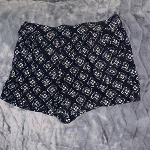 Flowy patterned shorts
